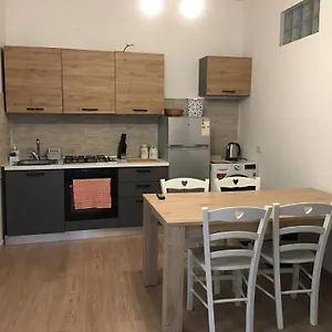 https://la-casa-nellantico-cortile.catania-hotels.net